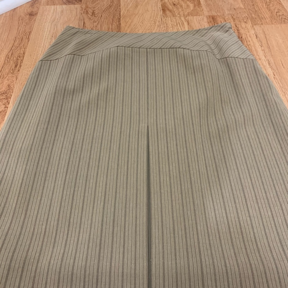 Woman’s suit - Picture 7 of 16